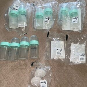 Motif Luna Baby Bottles with Mint Green Lids